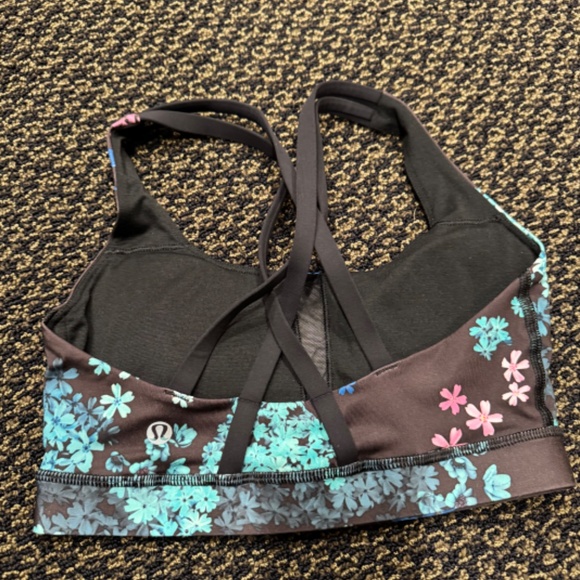 Lululemon Sports Bra Size 4 - Picture 1 of 3